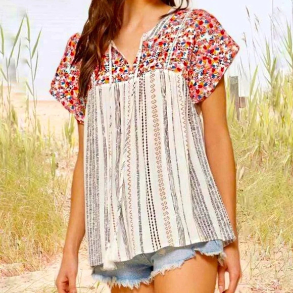 SAVANNA JANE Double Take 2 Floral Embroidery Top Size Medium - Picture 3 of 14